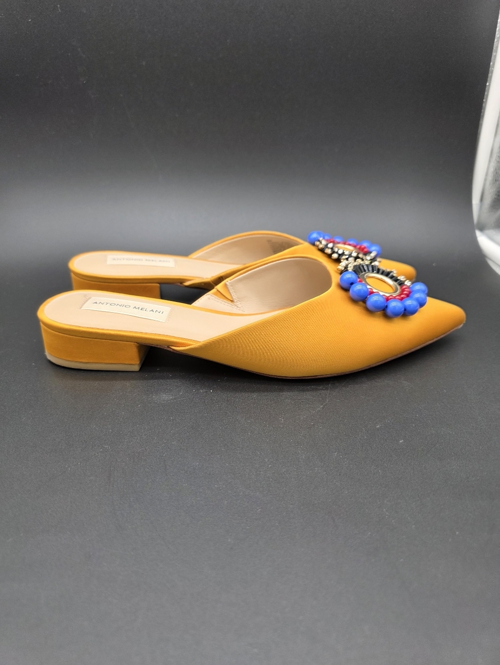 IOB Antonio Melani Mustard Beaded Pointed Toe Slide Sz 9 - Picture 2 of 11